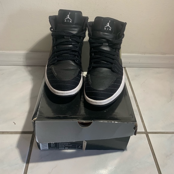 Jordan 1 Opening Day Black - Picture 2 of 5